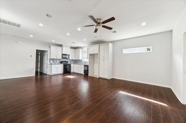 7047 Avenue E, Houston, TX 77011