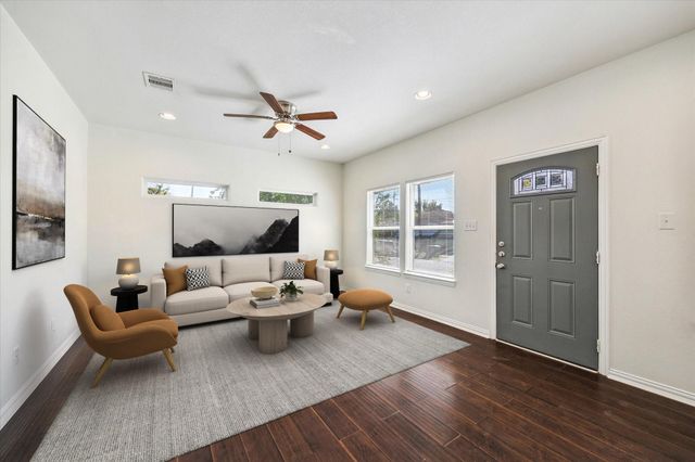 7047 Avenue E, Houston, TX 77011