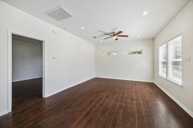 7047 Avenue E, Houston, TX 77011