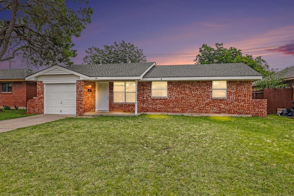 308 Arnold Avenue, Moore, OK 73160