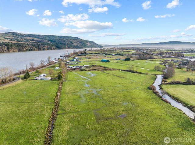 252 SR 409, Cathlamet, WA 98612