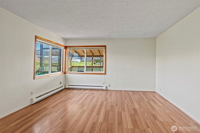 252 SR 409, Cathlamet, WA 98612