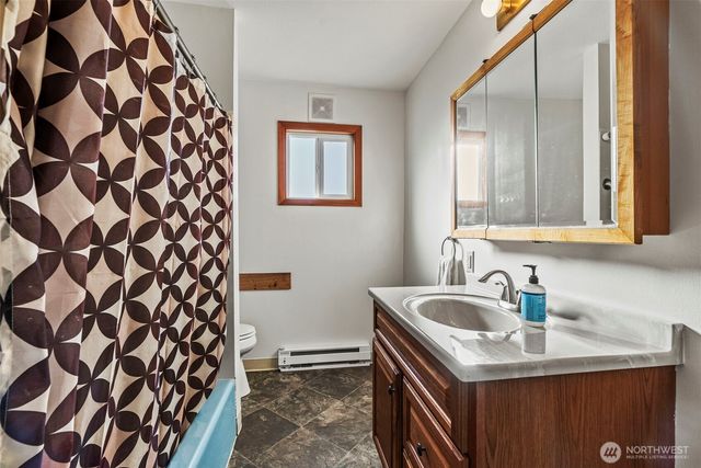 252 SR 409, Cathlamet, WA 98612