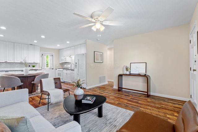 369 Hillview Drive, Johnstown, OH 43031