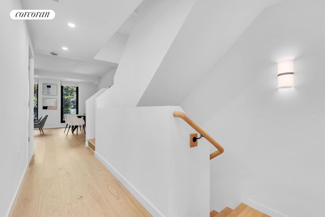 28 HUNTINGTON Street, New York City, NY 11231