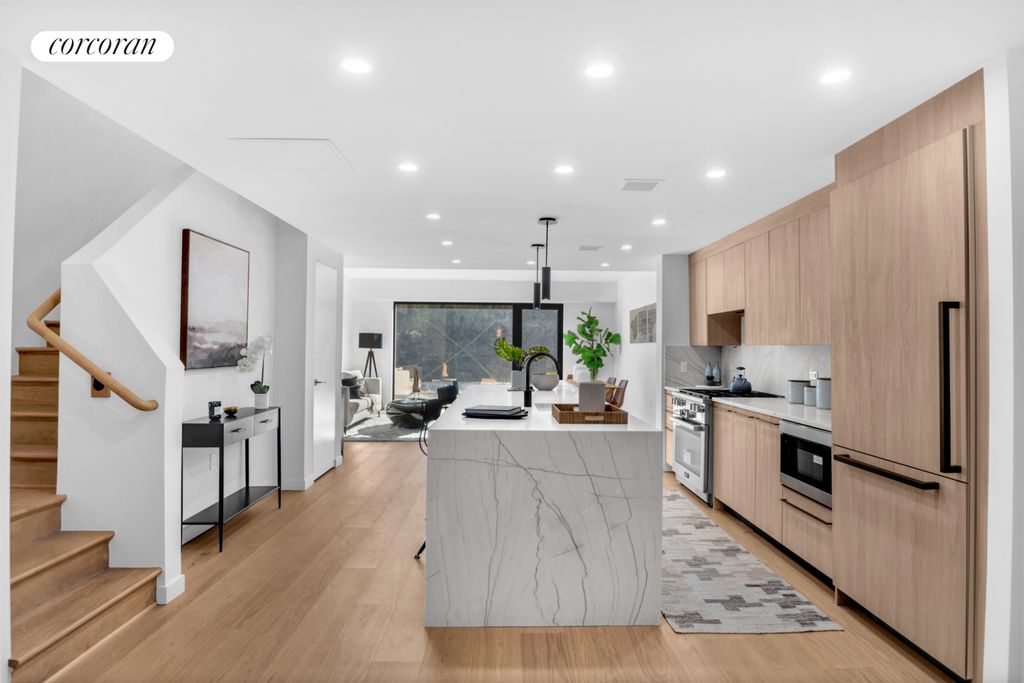 28 HUNTINGTON Street, New York City, NY 11231