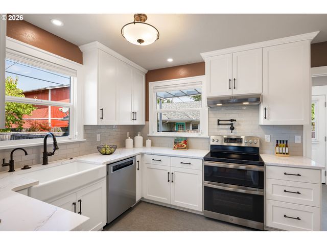 199 SANTA CLARA Ave, Eugene, OR 97404