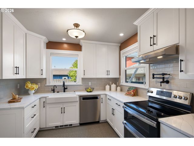 199 SANTA CLARA Ave, Eugene, OR 97404
