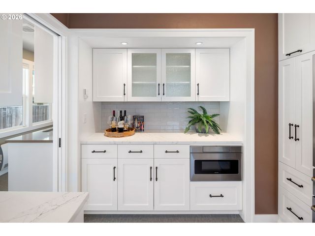 199 SANTA CLARA Ave, Eugene, OR 97404