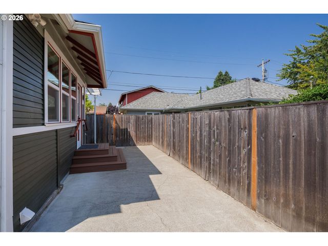 199 SANTA CLARA Ave, Eugene, OR 97404