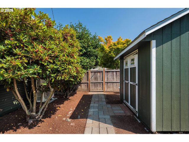 199 SANTA CLARA Ave, Eugene, OR 97404