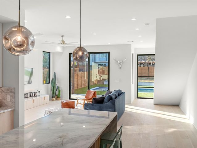 2107 Brackenridge ST 1, Austin, TX 78704