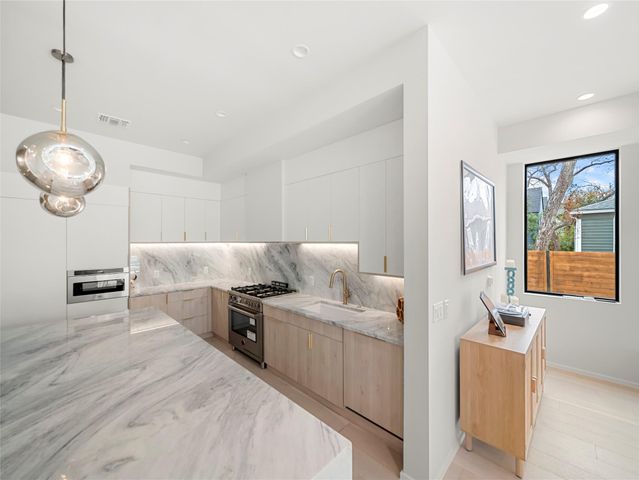 2107 Brackenridge ST 1, Austin, TX 78704