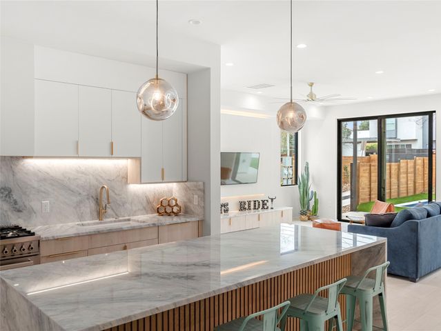 2107 Brackenridge ST 1, Austin, TX 78704