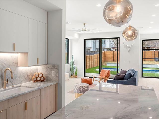 2107 Brackenridge ST 1, Austin, TX 78704