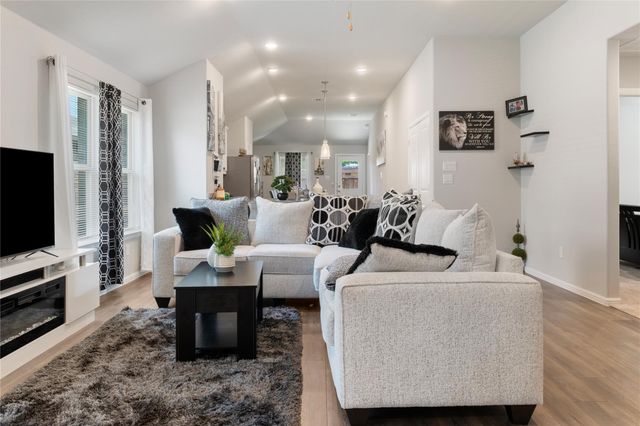 1101 La Esperanza Drive, Mesquite, TX 75149