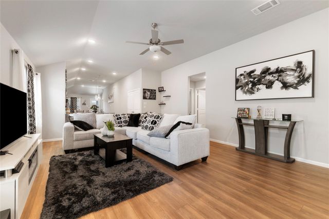 1101 La Esperanza Drive, Mesquite, TX 75149