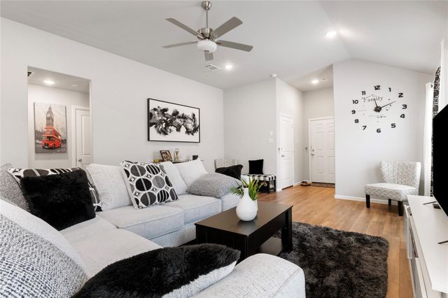 1101 La Esperanza Drive, Mesquite, TX 75149