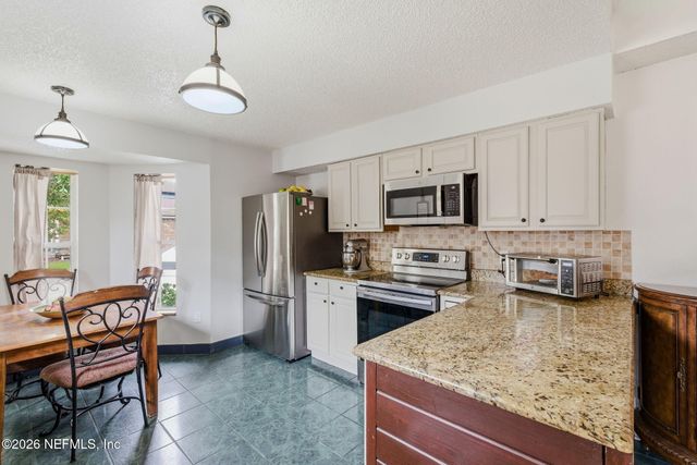 2529 AMERICAS CUP Circle E, Atlantic Beach, FL 32233