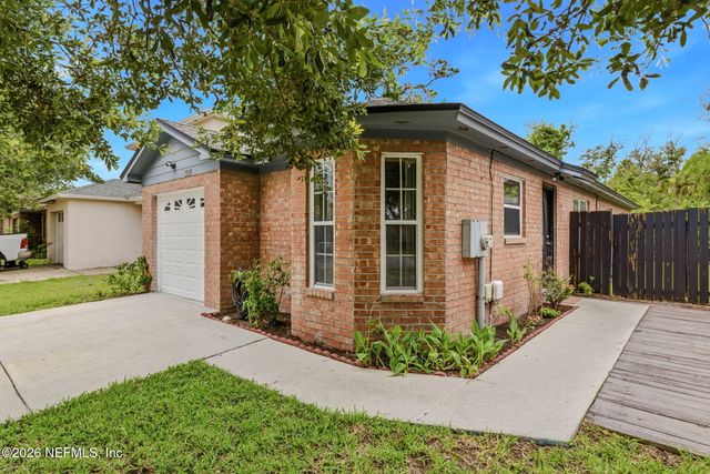 2529 AMERICAS CUP Circle E, Atlantic Beach, FL 32233