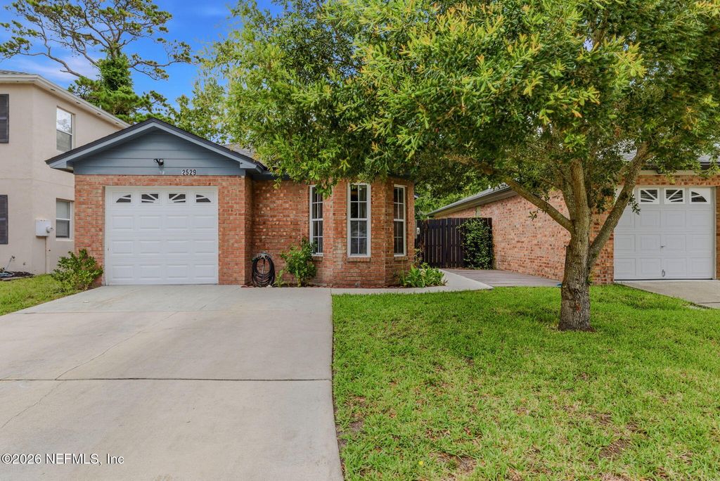 2529 AMERICAS CUP Circle E, Atlantic Beach, FL 32233