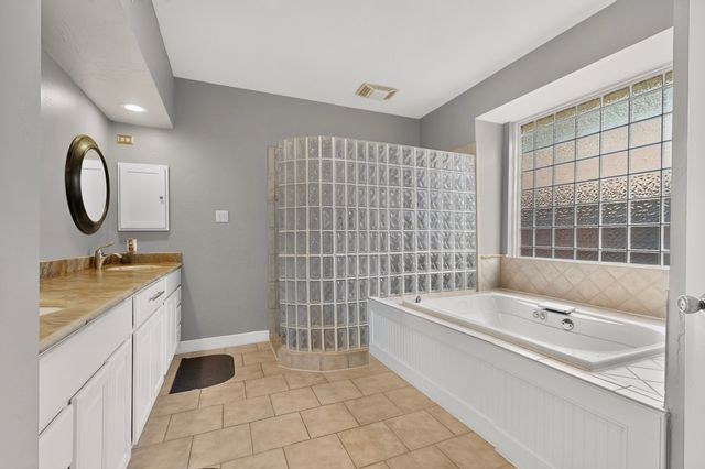 2600 Juniper Drive, Euless, TX 76039