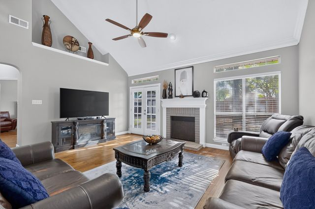2600 Juniper Drive, Euless, TX 76039