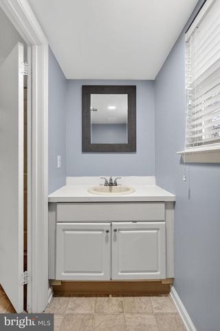 1404 WHARTON RD, Mount Laurel, NJ 08054