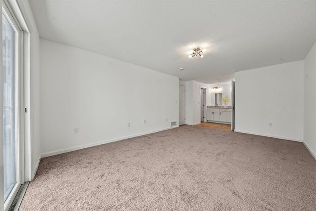 10 Ledgewood Way 26, Peabody, MA 01960