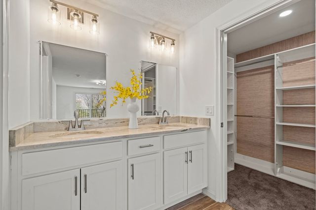 10 Ledgewood Way 26, Peabody, MA 01960