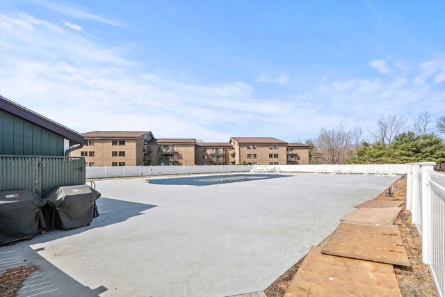 10 Ledgewood Way 26, Peabody, MA 01960