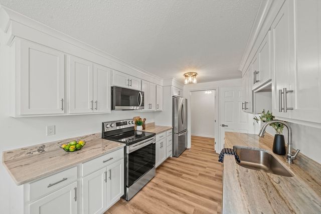 10 Ledgewood Way 26, Peabody, MA 01960