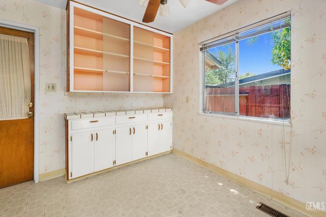 3008 Pomona Street, Bakersfield, CA 93305