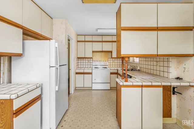 3008 Pomona Street, Bakersfield, CA 93305