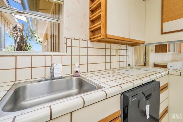 3008 Pomona Street, Bakersfield, CA 93305