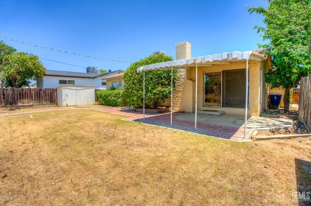 3008 Pomona Street, Bakersfield, CA 93305