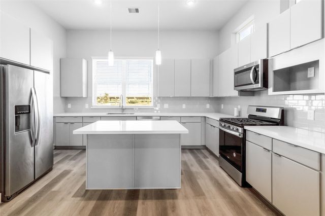 1250 N Post Oak Road A, Houston, TX 77055