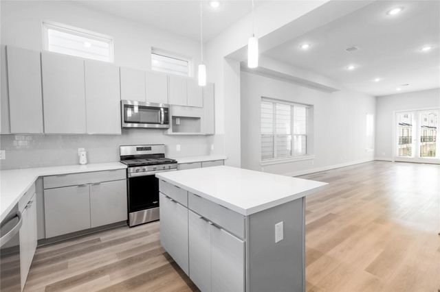 1250 N Post Oak Road A, Houston, TX 77055