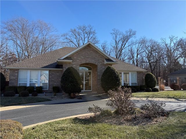 2 Highland Parkway, Bella Vista, AR 72715