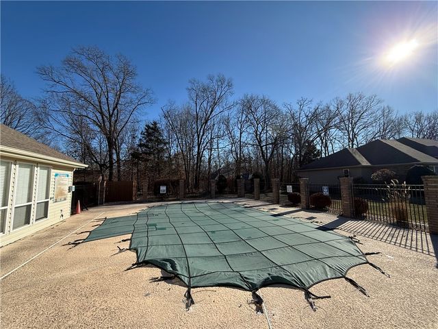 2 Highland Parkway, Bella Vista, AR 72715