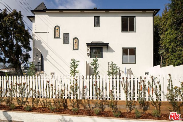 3110 Griffith Park Boulevard, Los Angeles, CA 90027