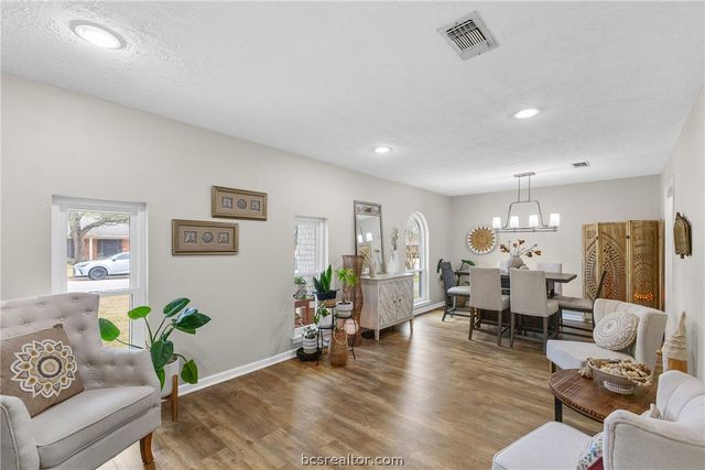 3814 Holly Drive, Bryan, TX 77802