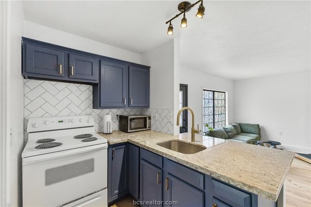 3814 Holly Drive, Bryan, TX 77802