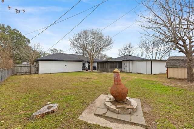 3814 Holly Drive, Bryan, TX 77802