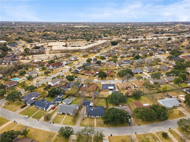 3814 Holly Drive, Bryan, TX 77802