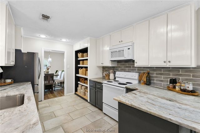 3814 Holly Drive, Bryan, TX 77802