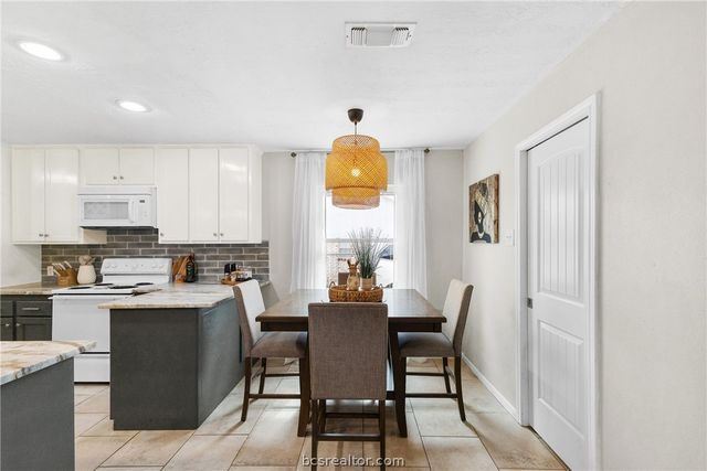 3814 Holly Drive, Bryan, TX 77802