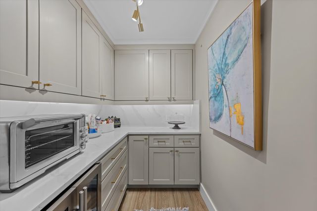 15855 Meadow Wood Drive, Wellington, FL 33414