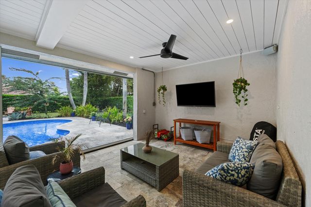 15855 Meadow Wood Drive, Wellington, FL 33414