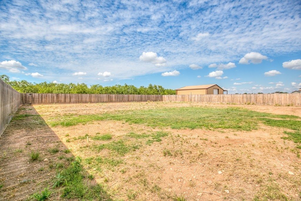 Image 4 of property listing at 4529 Old Stone Dr, San Angelo, TX 76904